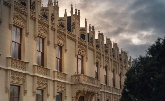 Bäderarchitektur und Grand Hotels: Wie das 19. Jahrhundert die Kunst des Reisens neu erfand